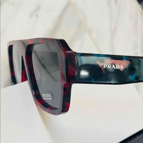 PRADA AVIATORS 2022 COLLECTION WITH THE PRADA ICONIC TRIANGLE LOGO SUNGLASSES - Picture 6 of 16